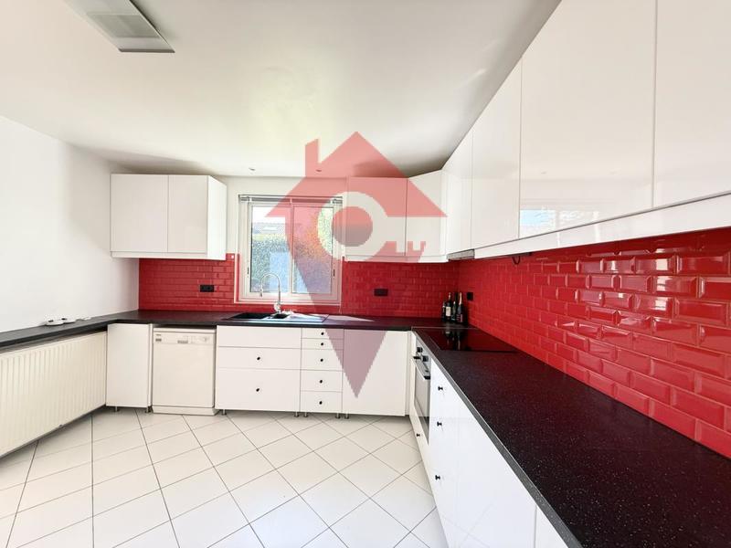 Maison - 194 m² - 8 pièces