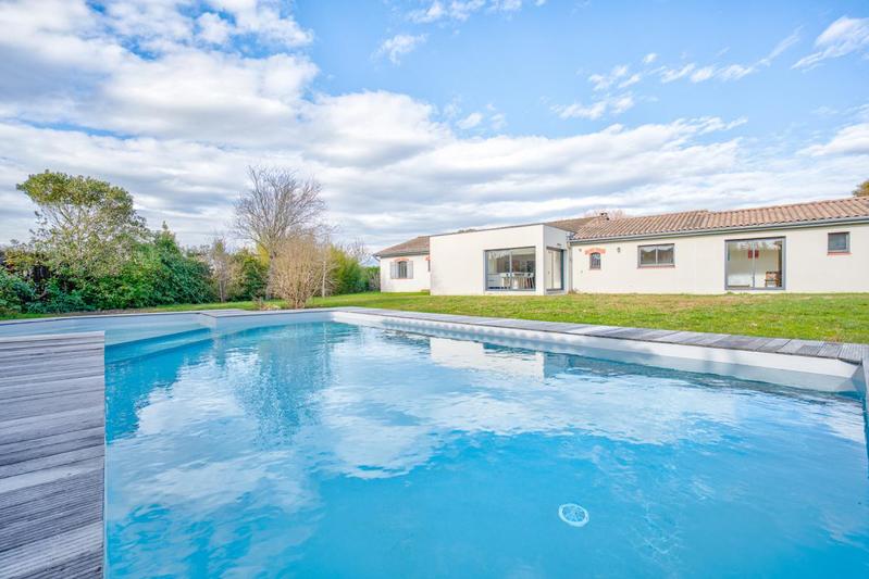 Maison - 212 m² - 7 pièces