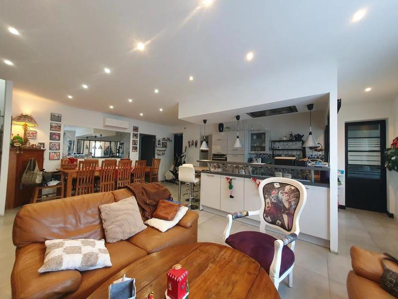 Maison - 270 m² - 10 pièces