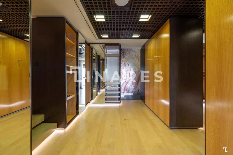 Maison - 570 m² - 7 pièces