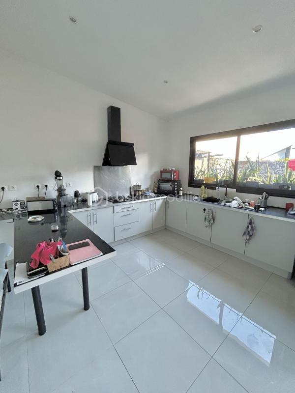 Maison - 250 m² - 7 pièces