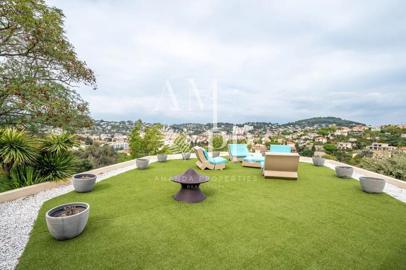 Villa - 265 m² - 6 pièces