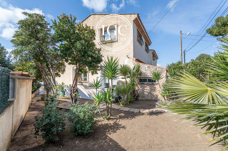 Maison - 230 m² - 6 pièces