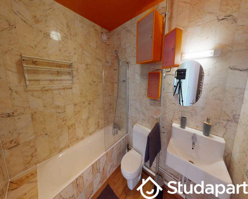 Chambre - 75 m² - 1 pièce