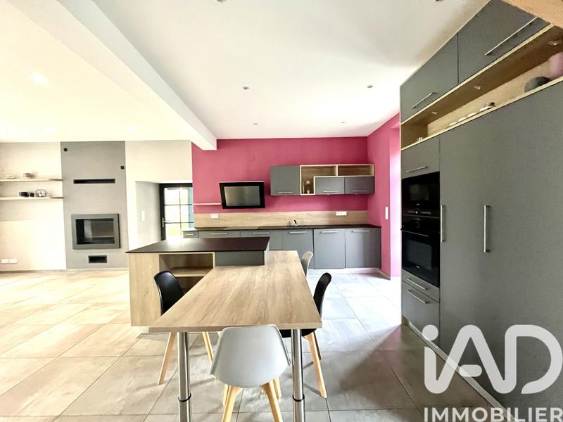 Maison - 225 m² - 10 pièces