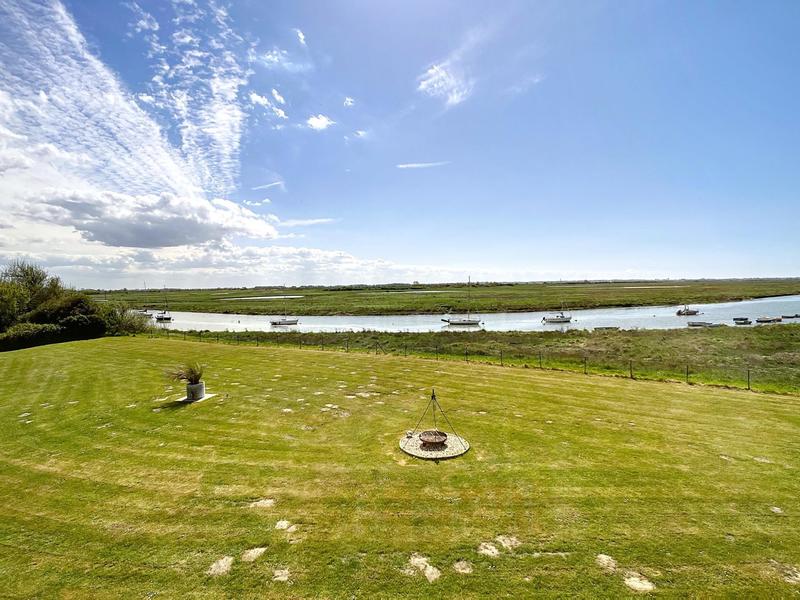 Maison - 266 m² - 8 pièces