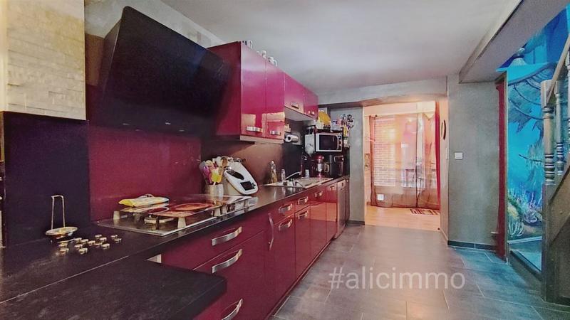 Maison - 300 m² - 6 pièces