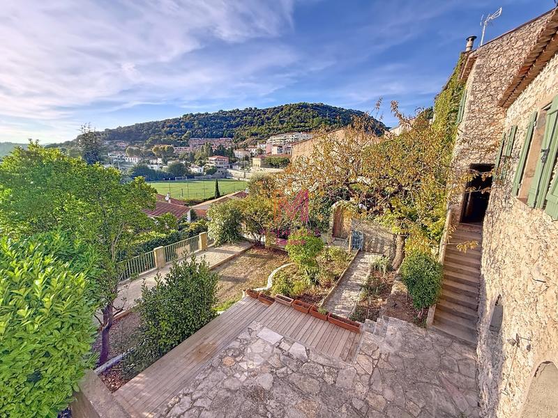 Maison - 100 m² - 6 pièces