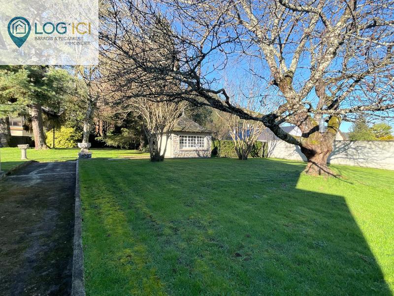 Maison - 338 m² - 13 pièces