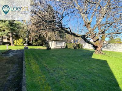 Maison - 338 m² - 13 pièces