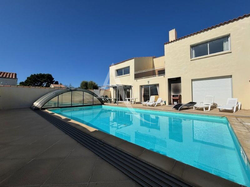 Maison - 204 m² - 9 pièces