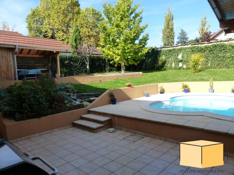 Maison traditionnelle - 377 m² - 7 pièces