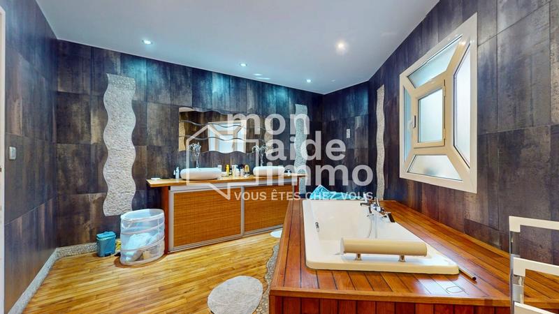 Maison - 280 m² - 7 pièces