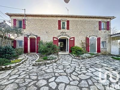 Maison - 230 m² - 9 pièces