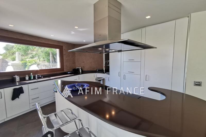 Villa - 300 m² - 5 pièces