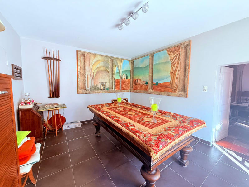 Maison - 348 m² - 13 pièces