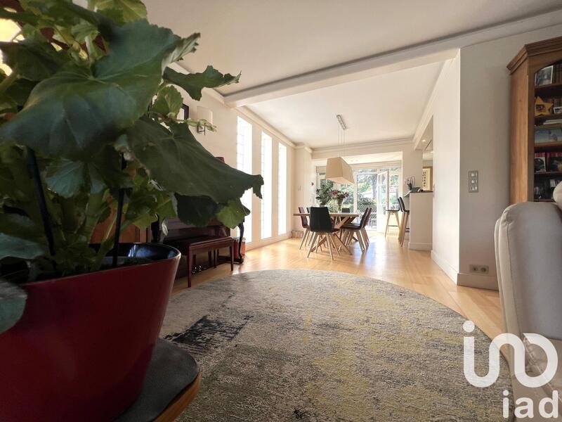 Maison - 263 m² - 9 pièces