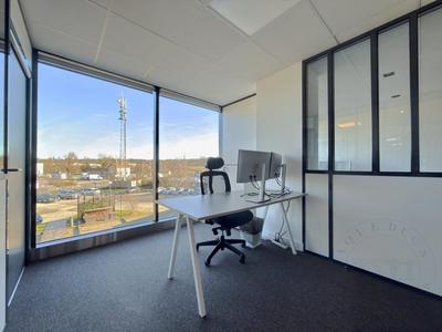 Bureau - 64 m² - 6 pièces