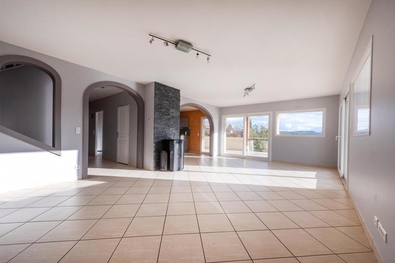 Maison - 218 m² - 9 pièces