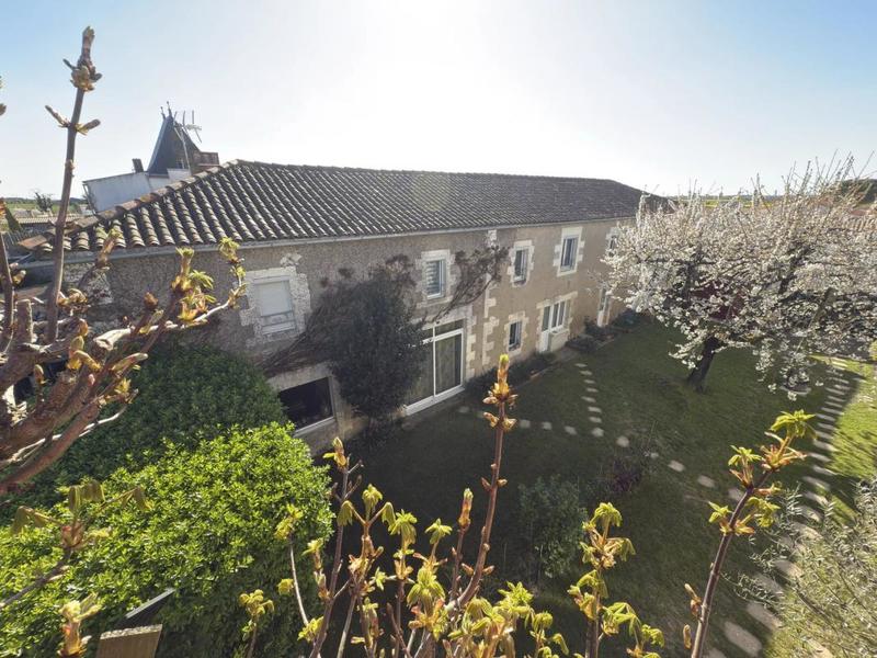 Demeure - 450 m² - 10 pièces