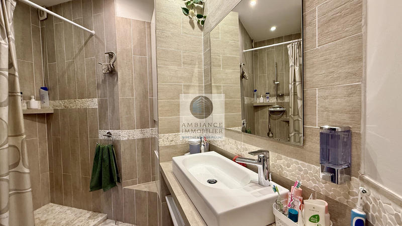 Maison - 214 m² - 10 pièces