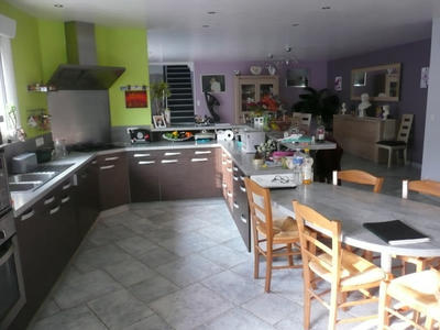 Maison - 240 m² - 12 pièces