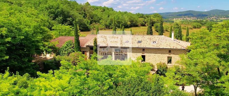 Mas - 571 m² - 24 pièces