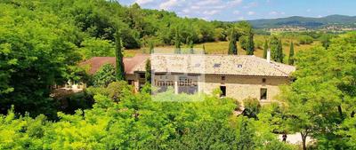 Mas - 571 m² - 24 pièces