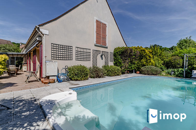 Maison - 225 m² - 7 pièces