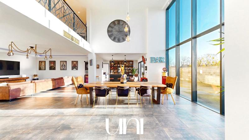 Maison - 317 m² - 9 pièces