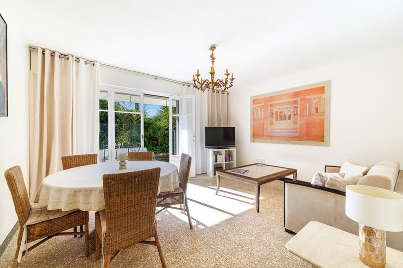 Maison - 220 m² - 7 pièces