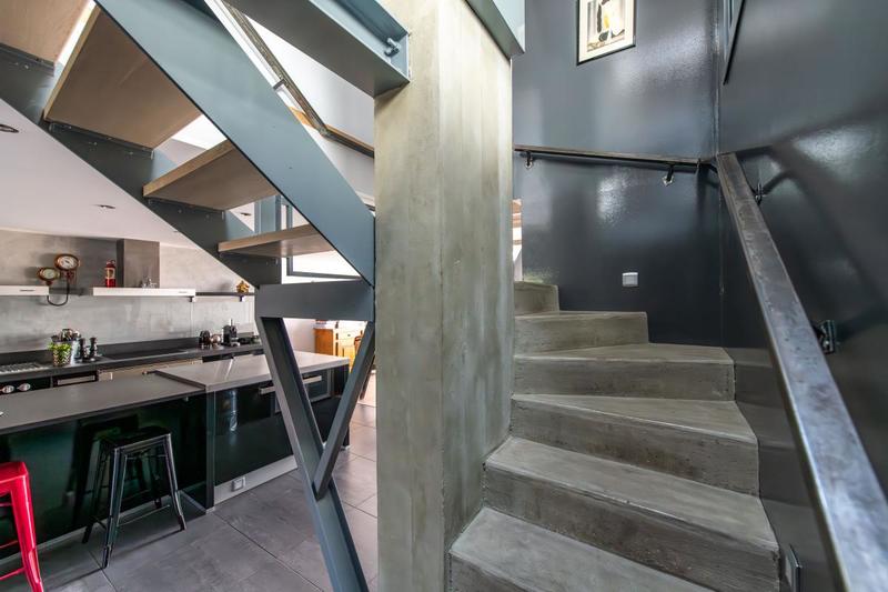 Loft - 185 m² - 4 pièces