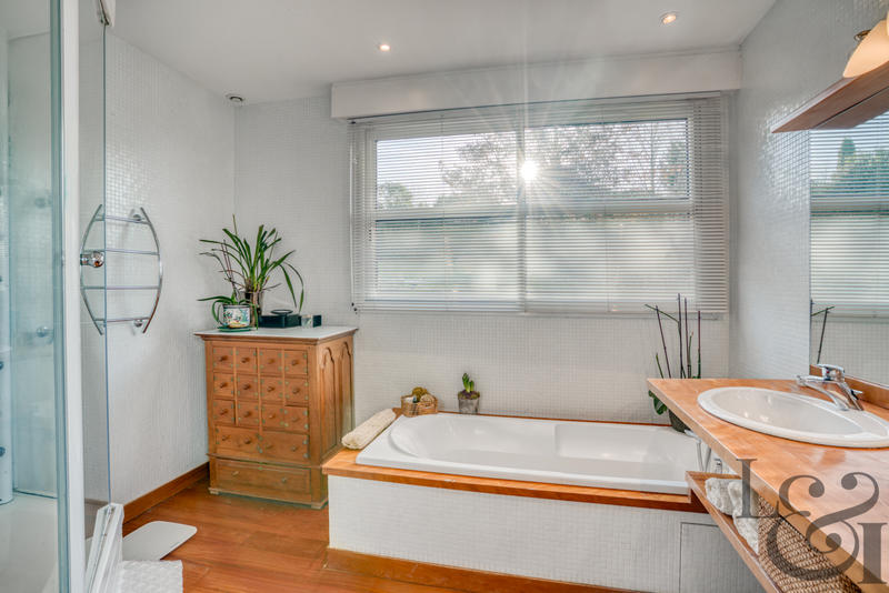 Maison - 180 m² - 7 pièces