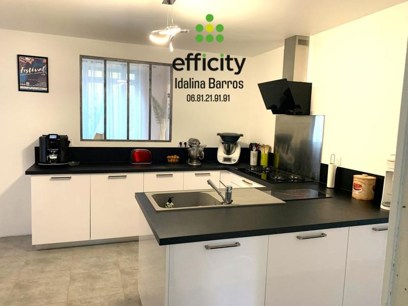 Maison - 275 m² - 10 pièces