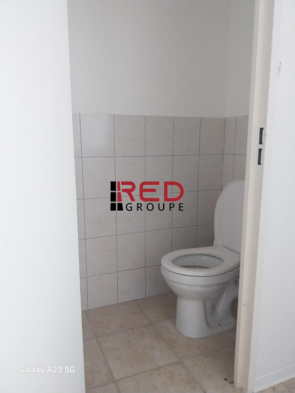 Bureau - 67 m² - 2 pièces