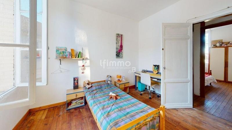 Maison - 240 m² - 8 pièces