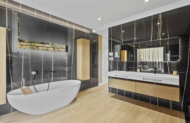 Maison - 435 m² - 8 pièces