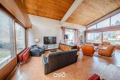 Maison - 329 m² - 10 pièces