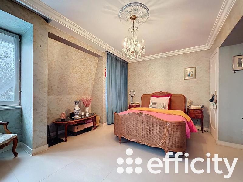 Maison - 221 m² - 5 pièces