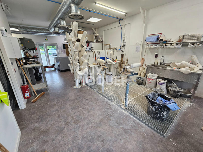 Local commercial - 295 m² - 16 pièces