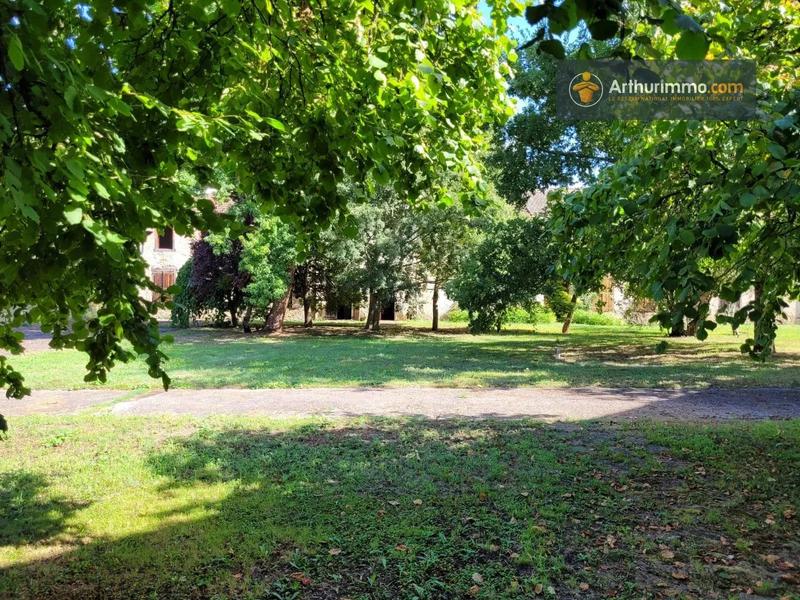 Maison - 1 286 m² - 10 pièces