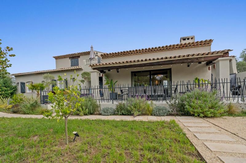 Maison - 315 m² - 8 pièces