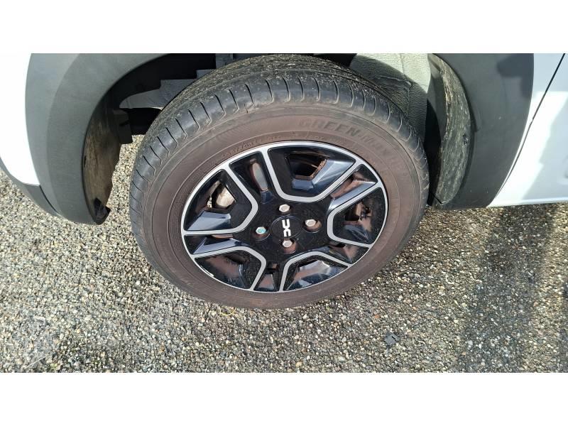 Dacia Spring Essential -23b