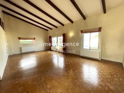 Maison traditionnelle - 149 m² - 6 pièces