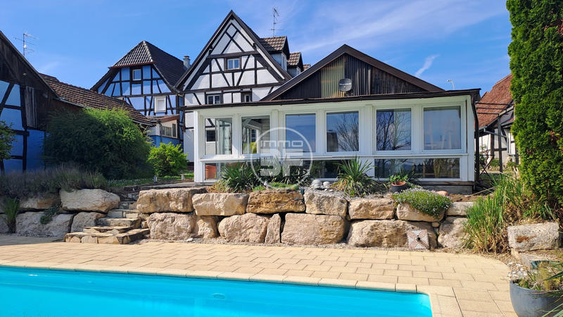 Maison - 200 m² - 6 pièces