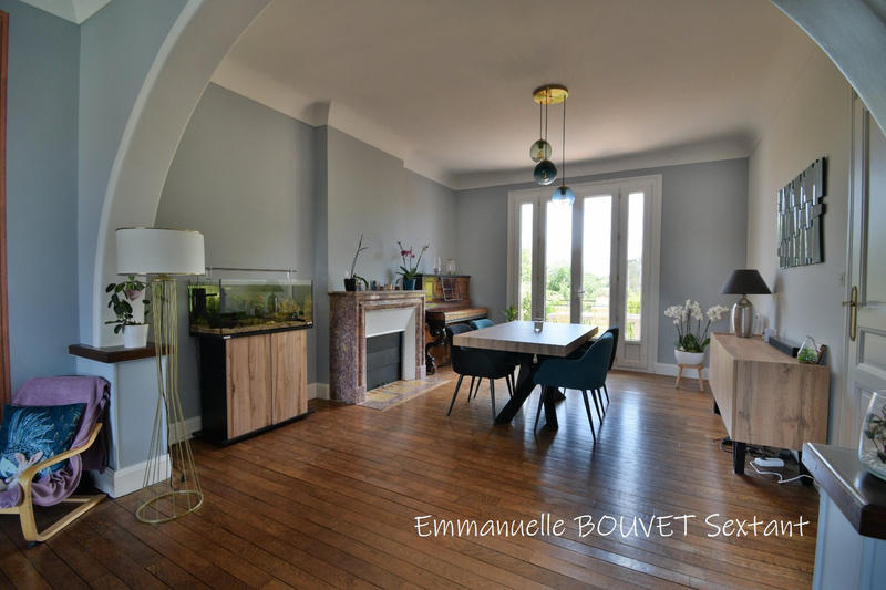 Maison - 209 m² - 9 pièces