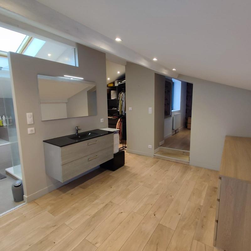 Maison - 243 m² - 7 pièces