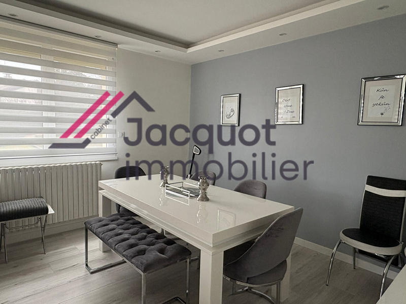 Maison - 209 m² - 9 pièces