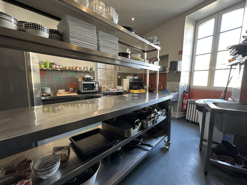 Fonds de commerce - Magasins - 195 m²