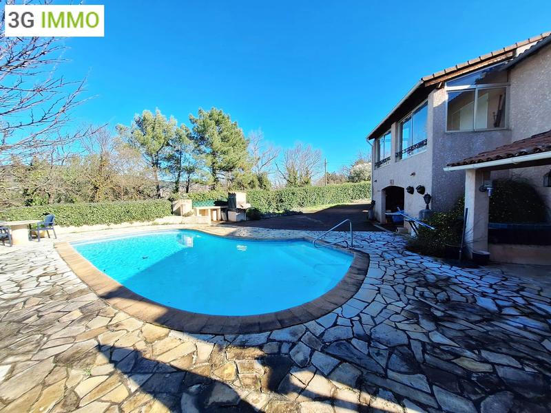 Maison - 111 m² - 5 pièces